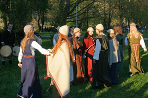 tautiniai_drabuziai_wikimedia Wikimedia Commons archyvo nuotr.