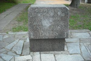 26_strp (c) Straipsnio autoriaus nuotr.Memorialinis akmuo, žymintis buvusio Lietuvos fizinio lavinimosi sąjungos stadiono vietą (greta S. Dariaus ir S. Girėno stadiono), kuriame sportavo Steponas Darius.